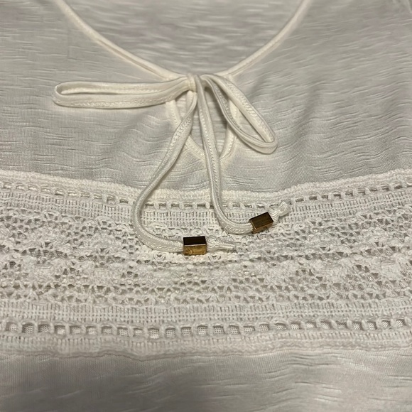 Dex Flutter Sleeve Top - Picture 2 of 8